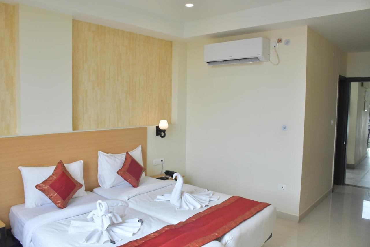 Hotel Yatharth Inn Varanasi Exterior foto