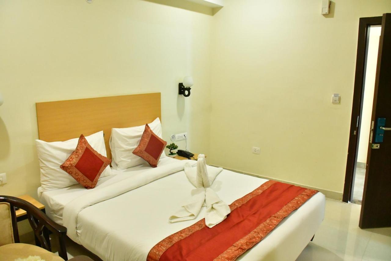 Hotel Yatharth Inn Varanasi Exterior foto