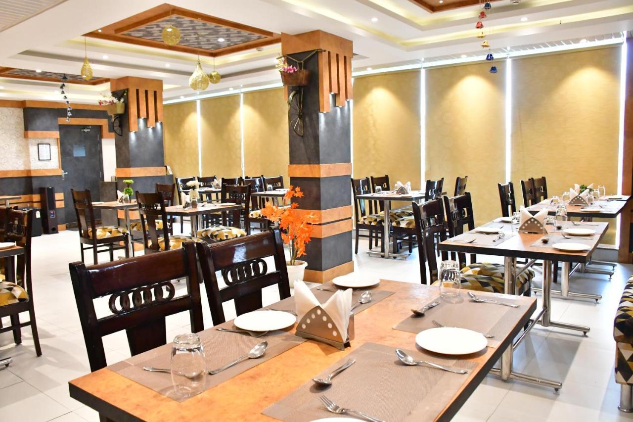 Hotel Yatharth Inn Varanasi Exterior foto