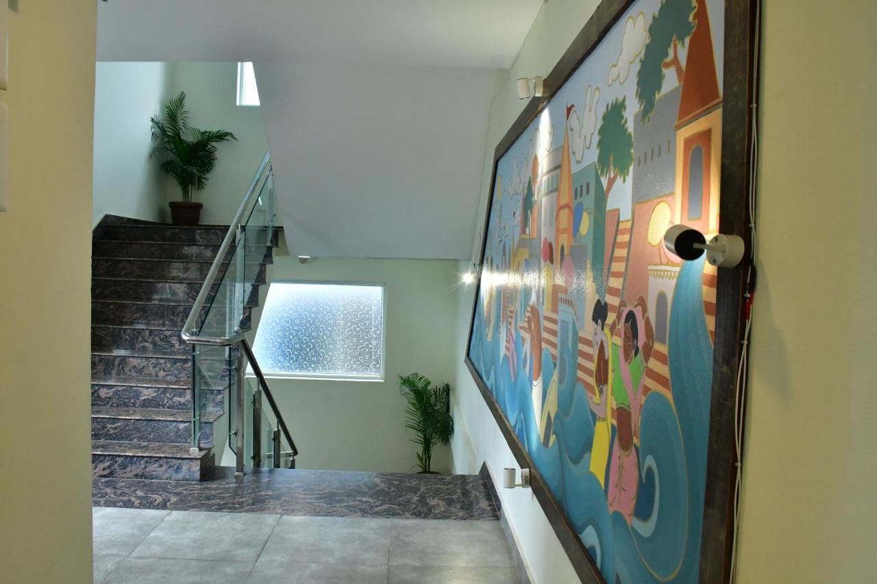 Hotel Yatharth Inn Varanasi Exterior foto