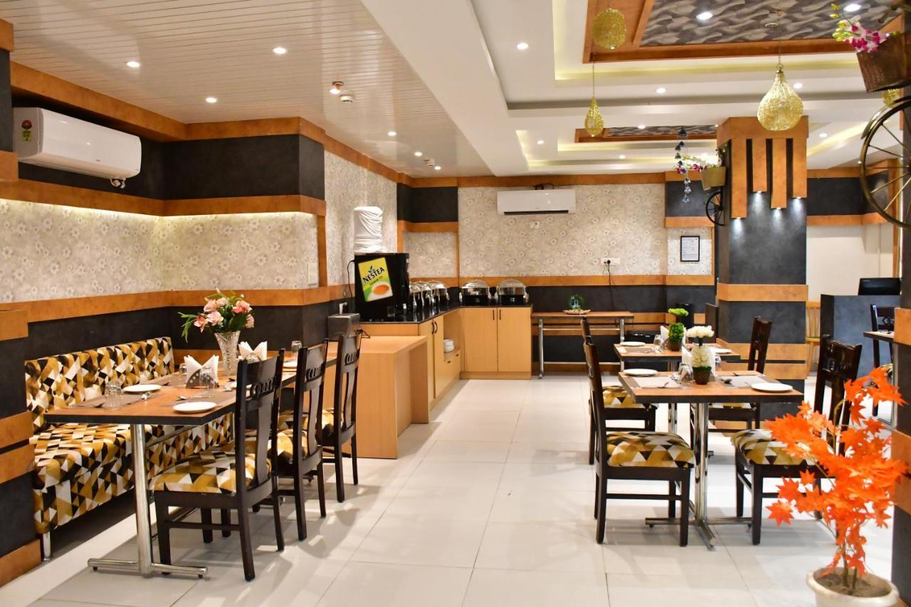 Hotel Yatharth Inn Varanasi Exterior foto