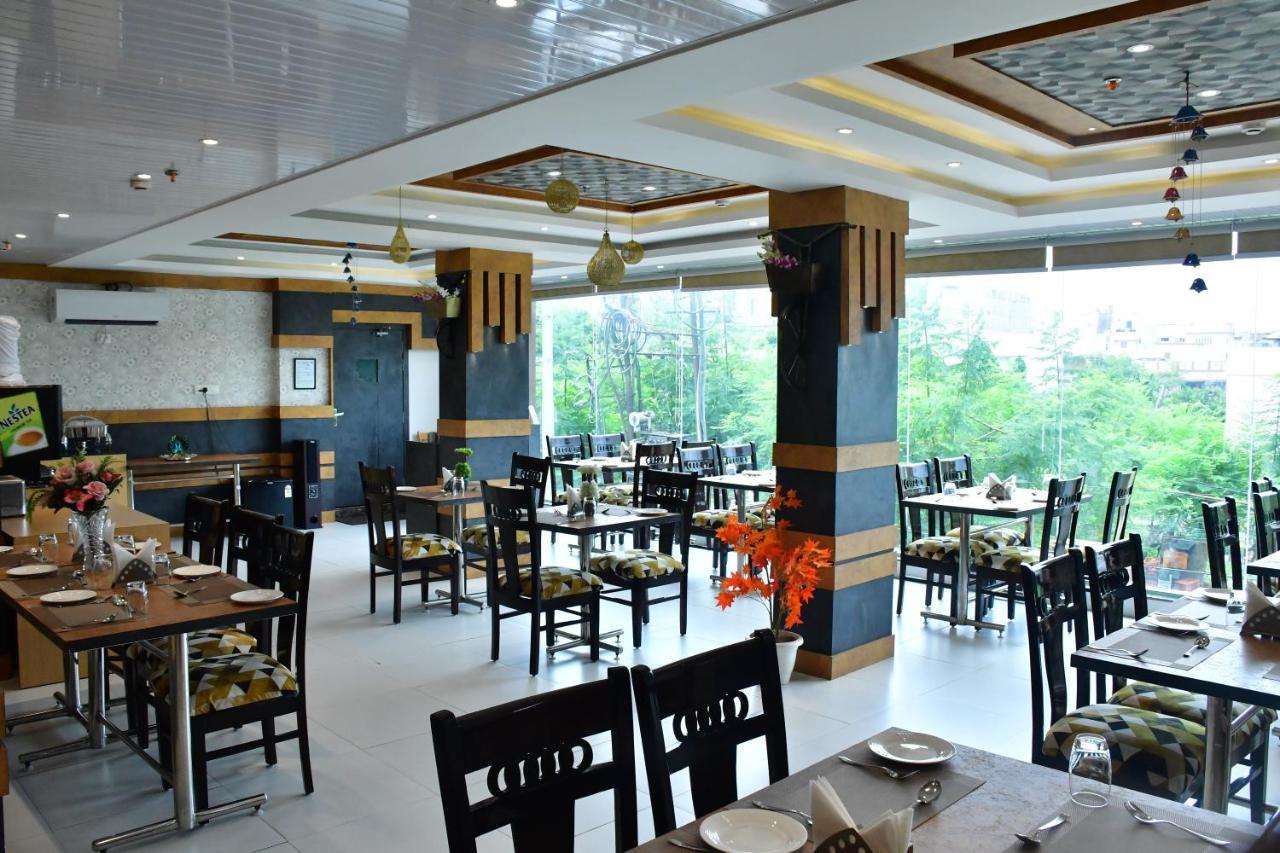 Hotel Yatharth Inn Varanasi Exterior foto